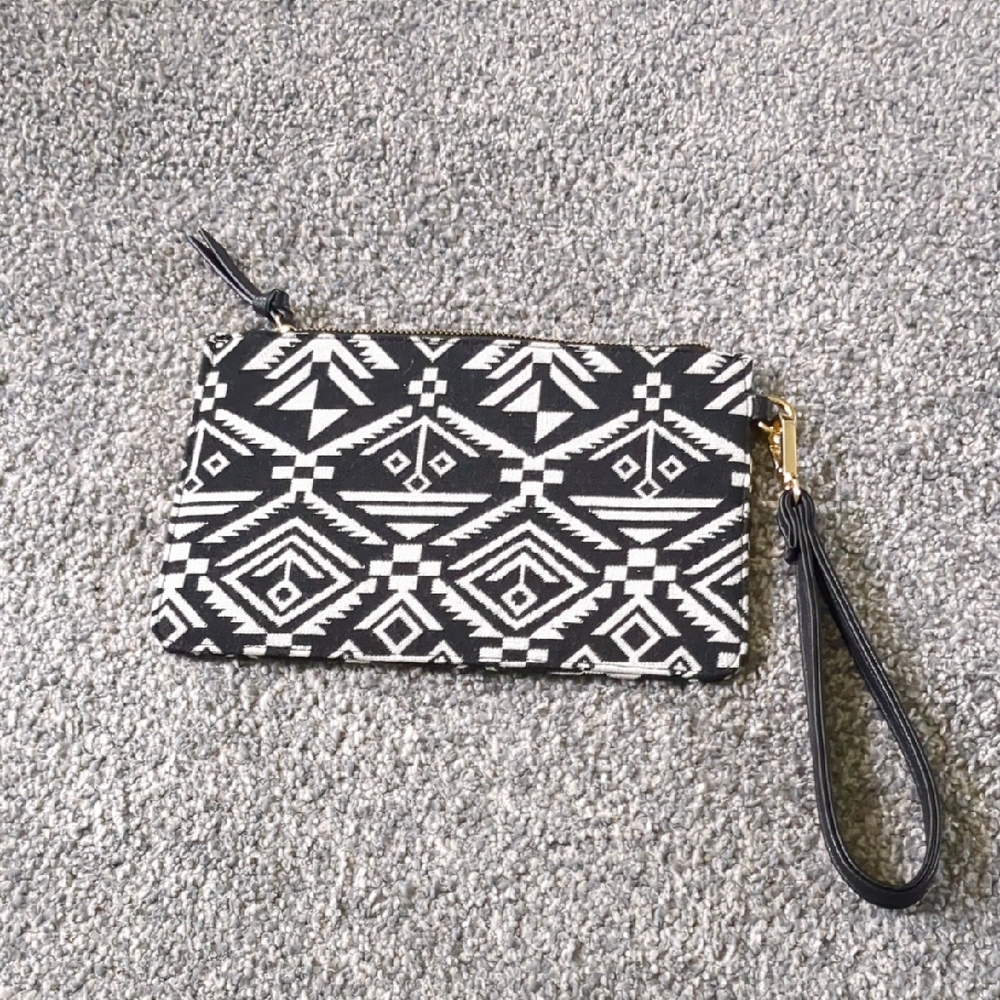 Charming Charlie Black and White Patterned Wristlet